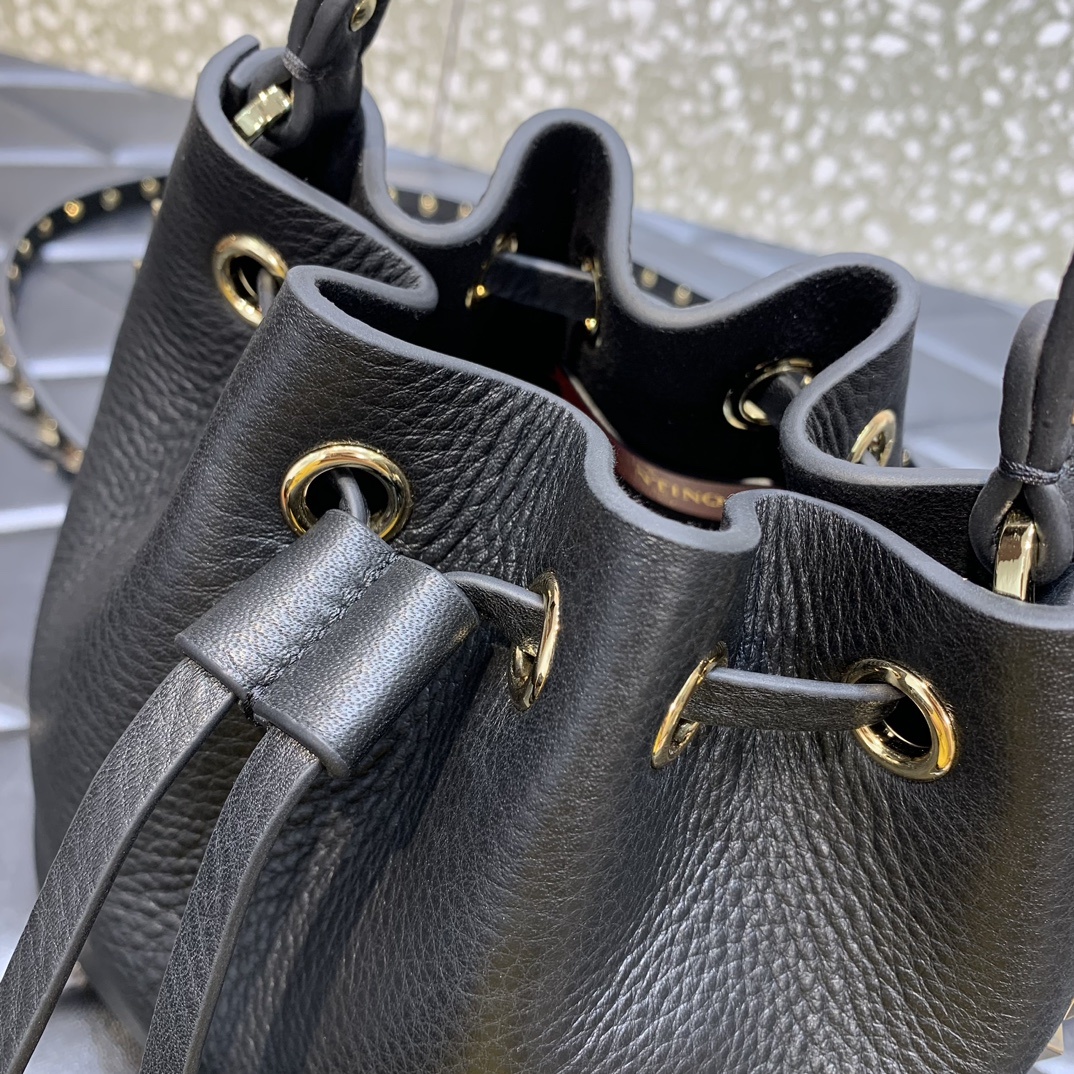 Valentino Garavani Rockstud Bucket Bag in Black Grainy Calfskin